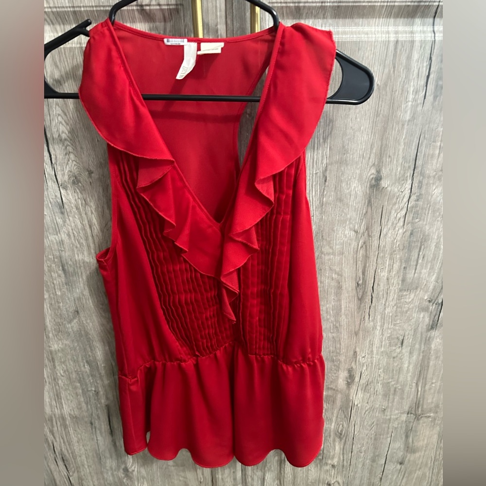 Beautiful Wyatt sleeveless silky peplum style blouse.  True red hue. Size Medium